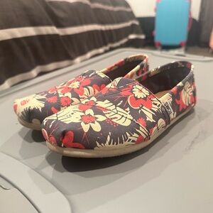 Toms Red and Cream Floral Slip-Ons